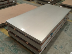 Können Sie Aluminium mit Edelstahl platzieren?