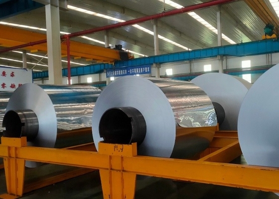 6061-0 5182 8011 Nahrungsmittelaluminiumfolie-Spulen-Papier 11 12 30 35 38 Mikrometer-riesige Rolle